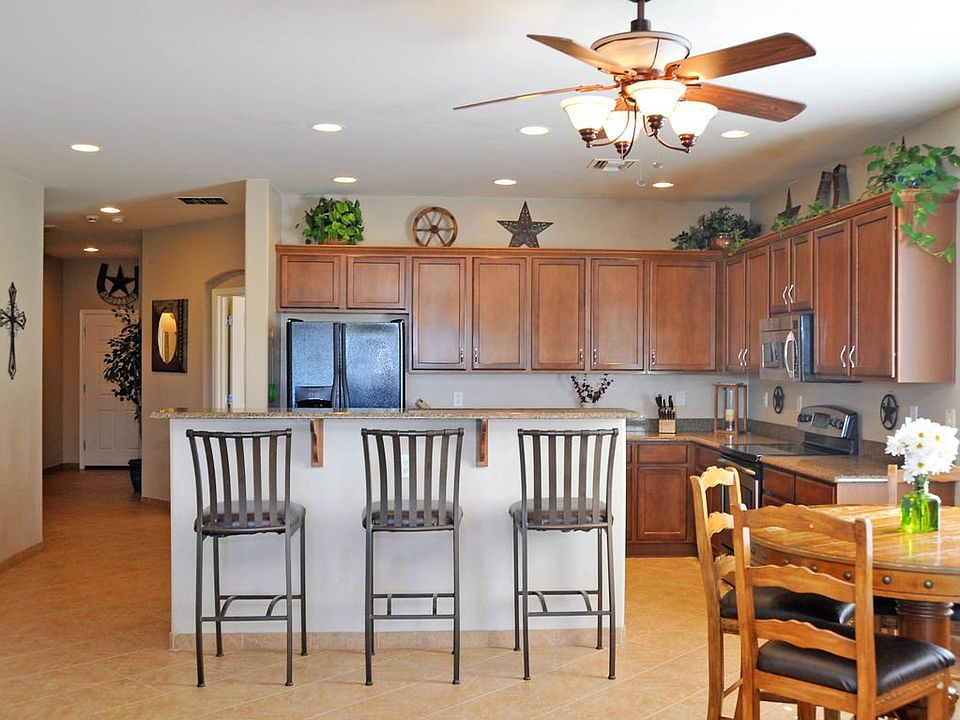 1st image of 7945 N Jewelflower Dr