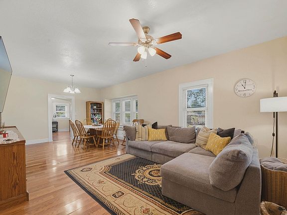 4th image of 202 N Vine Ave