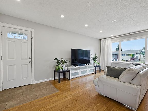 3rd image of 1303 S Penedo Cres SE