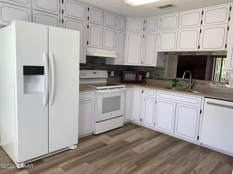 145 Riverwalk Ct — Photo 39