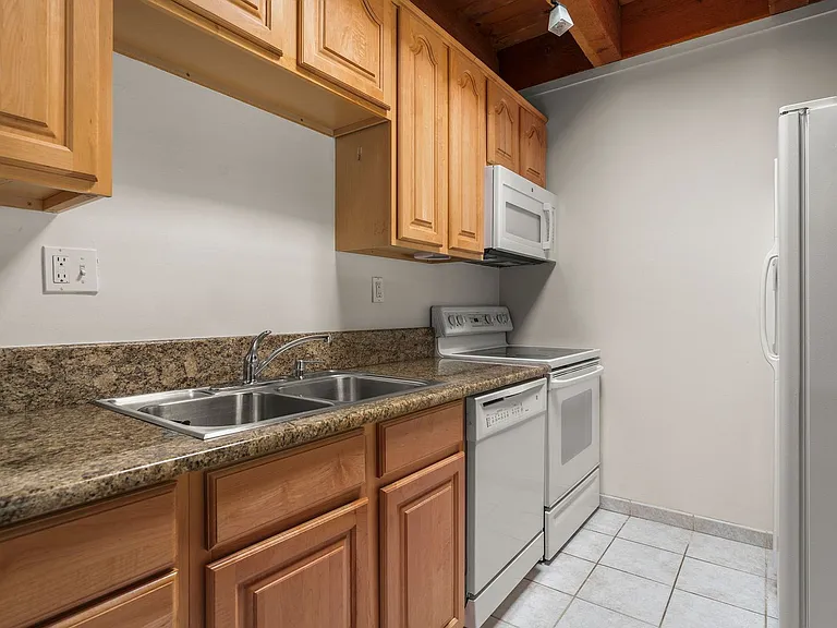 861 Southwood Blvd #30 — Photo 11