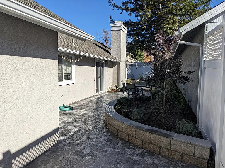 985 Bluebell Way — Photo 22