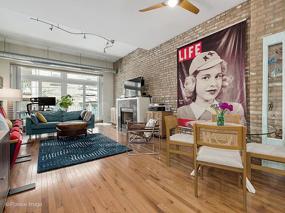 3rd image of 1616 W Montrose Ave APT 2P