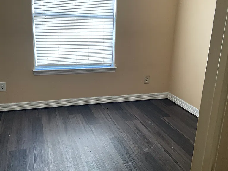 10610 Mills Way — Photo 12