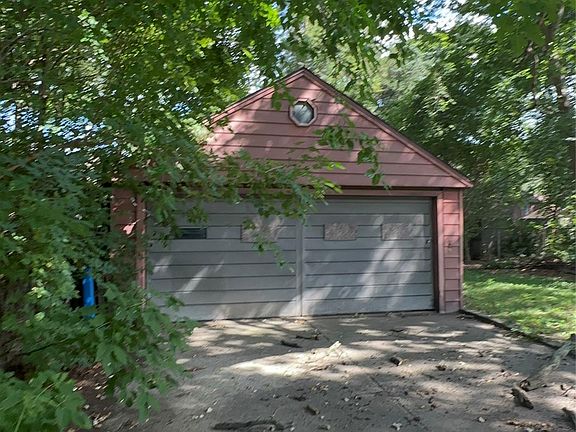 2nd image of 20000 Canterbury Rd