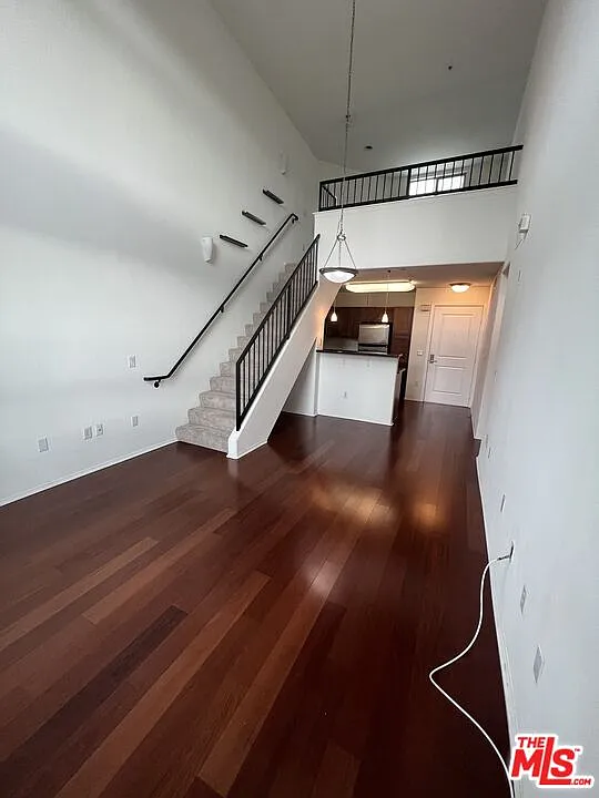 Building Photo - 100 S Alameda St #464