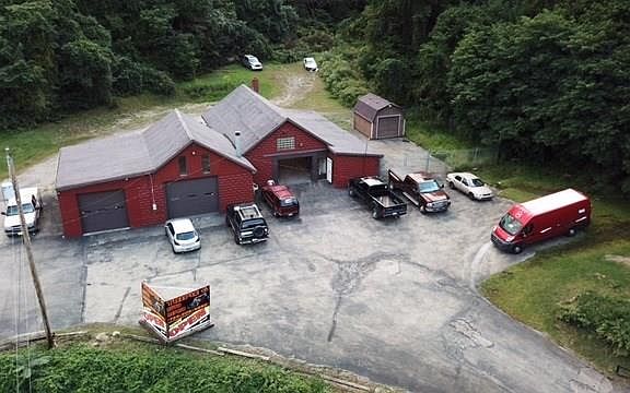 2nd image of 914 Tyrol Blvd
