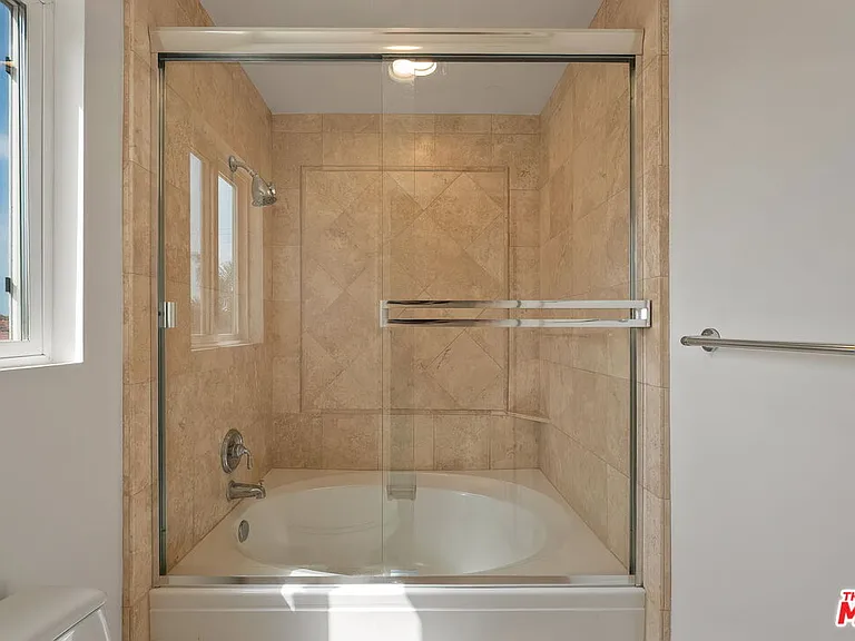 1107 Princeton St #105 — Photo 32
