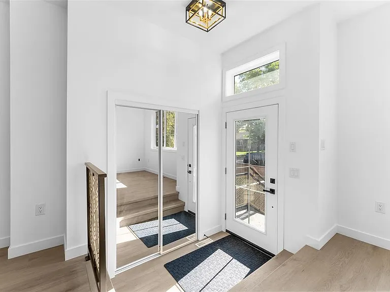 115 Blenheim Ave — Photo 10