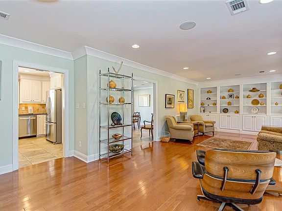 3rd image of 2487 E Cloverdale Park