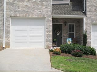 638 Friendway Rd, Greensboro, NC 27410