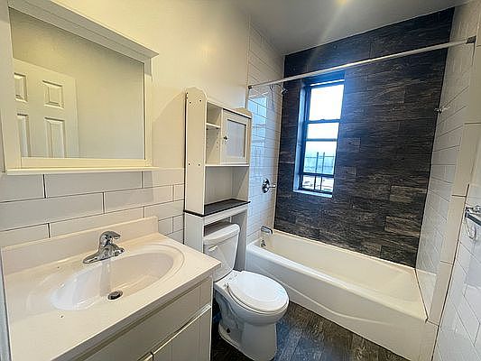 5th image of 2401 Davidson Ave #5AA