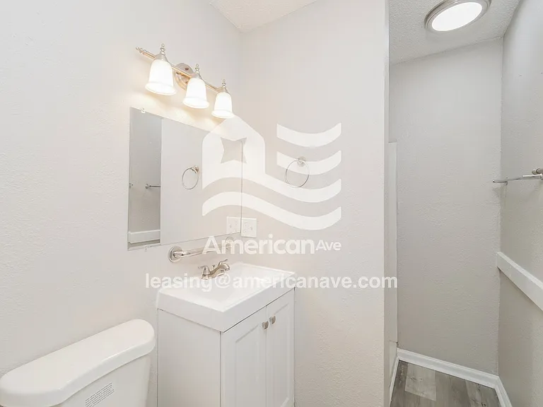 1308748_008_bathroom_13.jpg