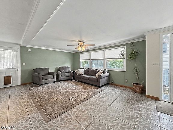 4th image of 8 Martin Rd