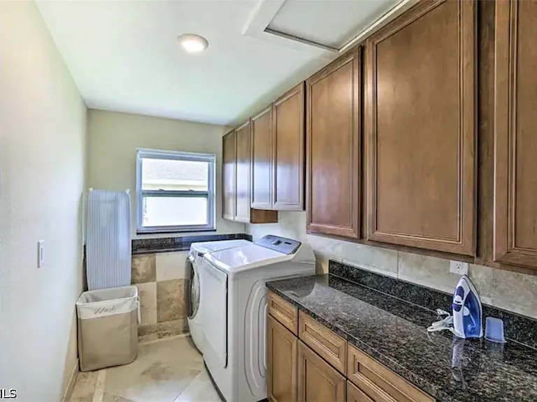 2806 SW 38th Ter — Photo 21