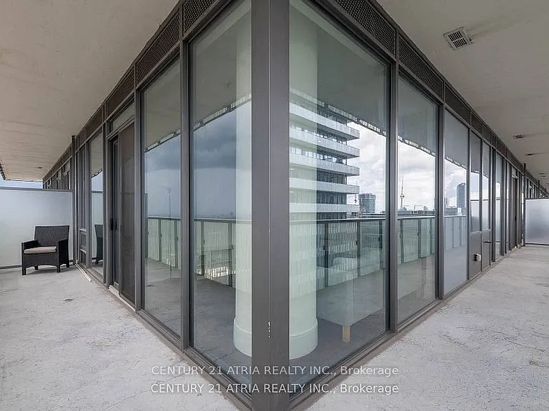50 Charles St E #4906 — Photo 11
