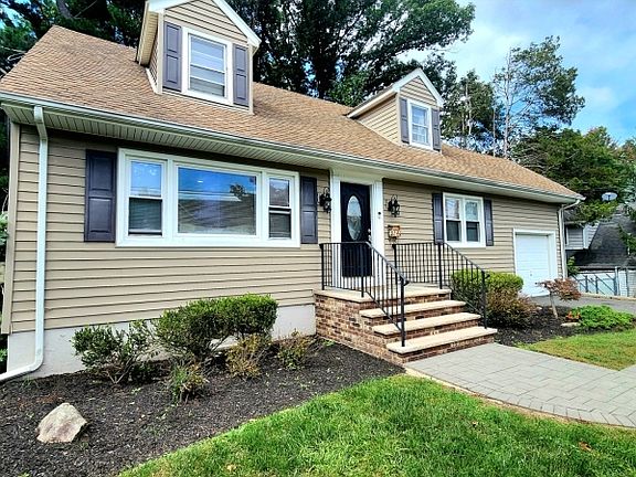 2nd image of 11 Brookhill Pl