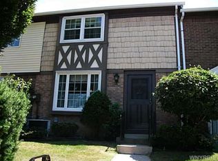 126 Stepping Stone Ln, Orchard Park, NY 14127