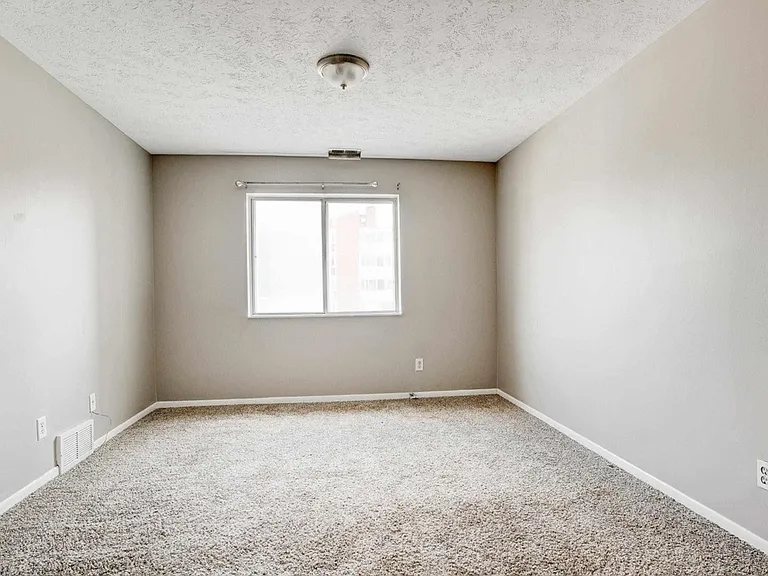 500 S 37th St #207 — Photo 5