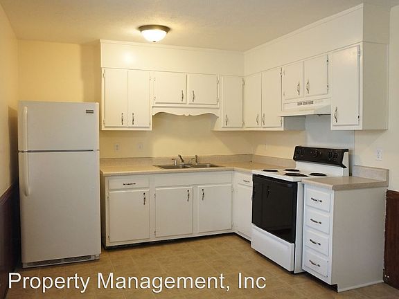 4th image of 3295 Glenmore Dr
