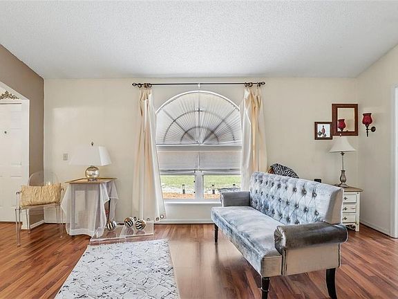 5th image of 417 JEFFERS STREET