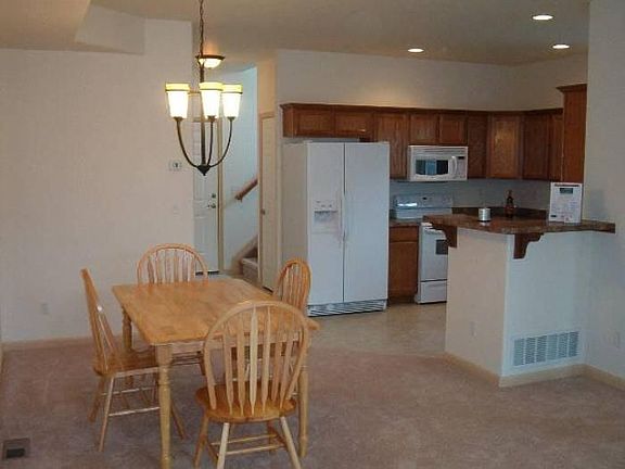 Dining Area & Kitchen