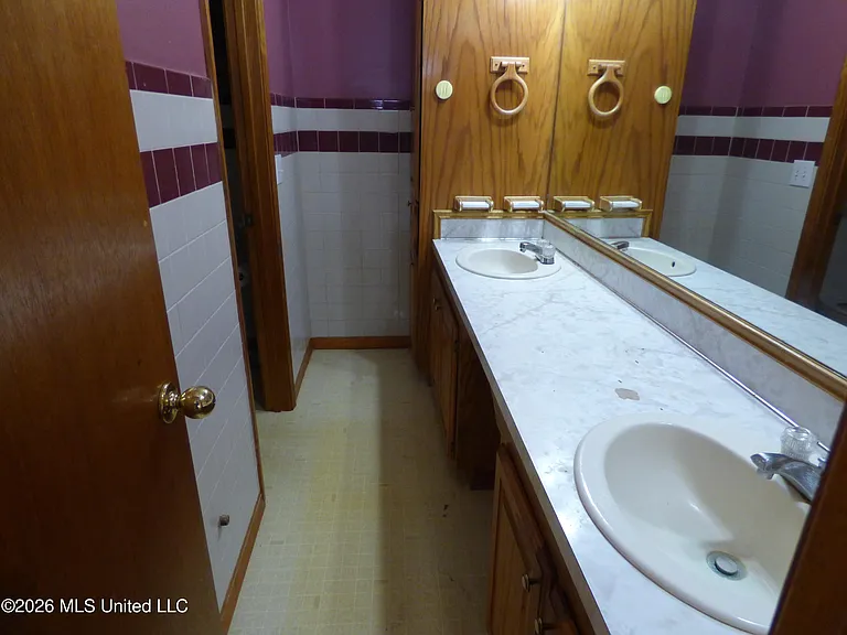 606 Lakeview Ave — Photo 8
