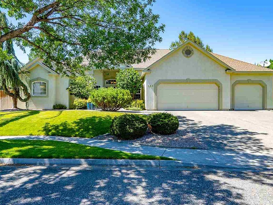 1st image of 143 Mesa Dr