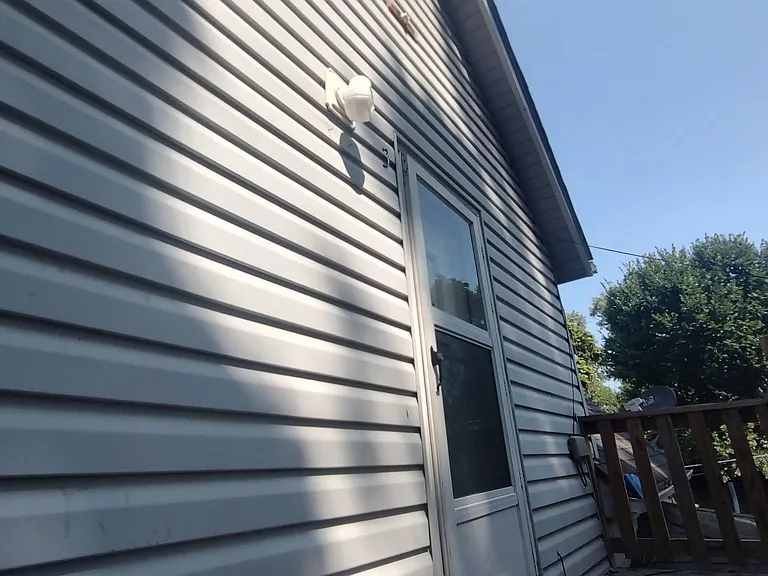 1115 Dorcas St — Photo 2