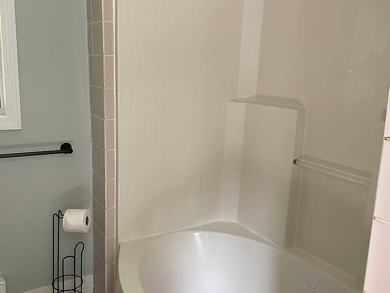 Soaking tub