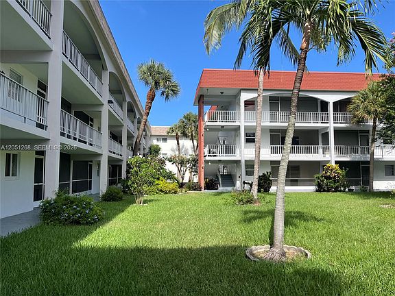 4th image of 501 Blue Heron Dr APT 306A