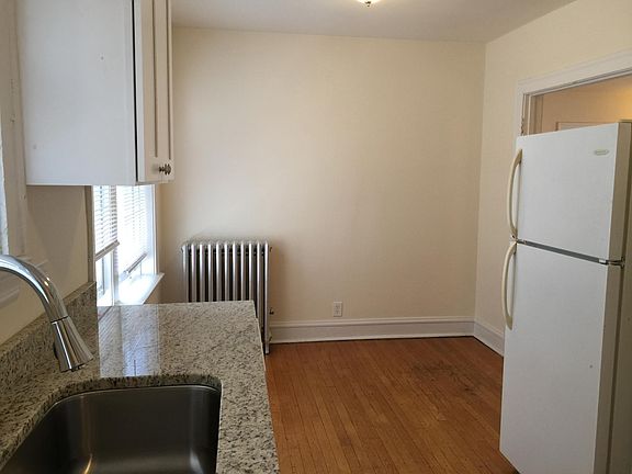 5th image of 2049 W Berwyn Ave APT 2A