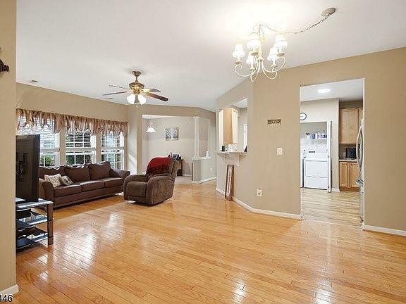 4th image of 4 Steele Pl