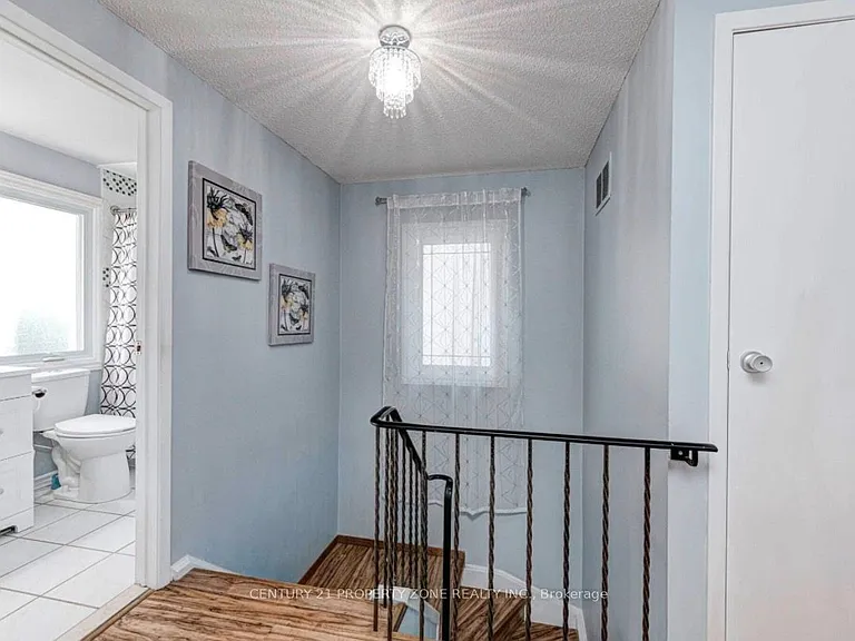 6 Roehampton Cres W — Photo 14