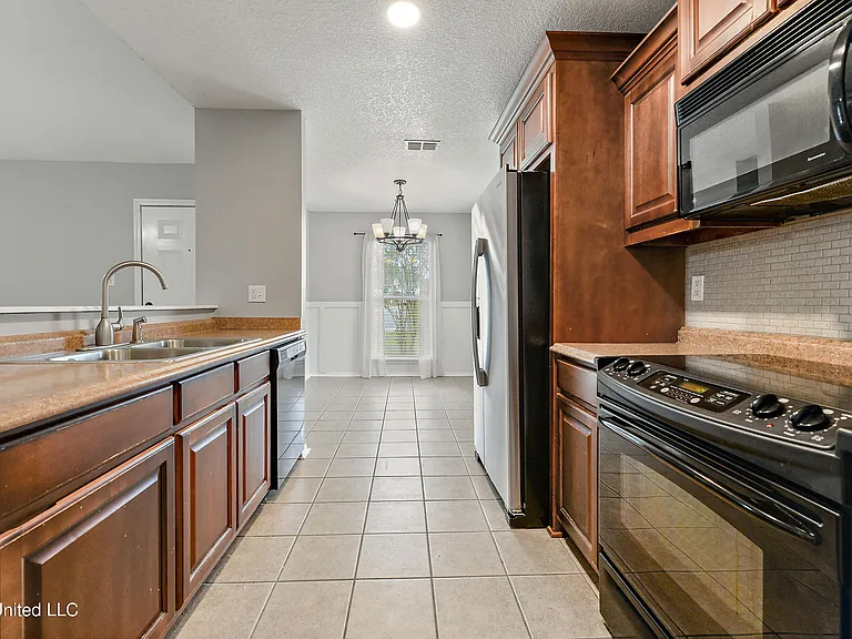 13446 Addison Ave — Photo 9