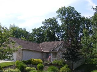 1240 Scenic Ln, Seven Hills, OH