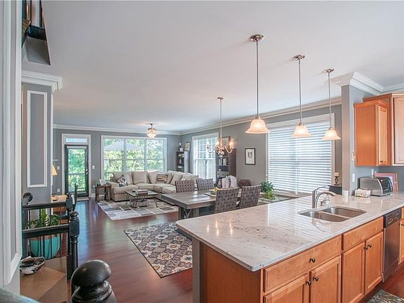 4th image of 3261 Greenwood Oak Dr