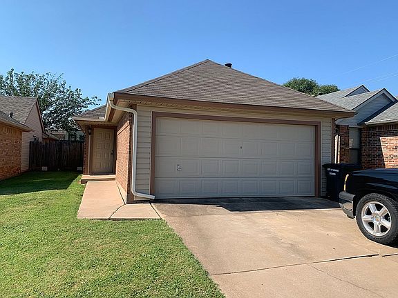 4th image of 808 NE 17th Ct