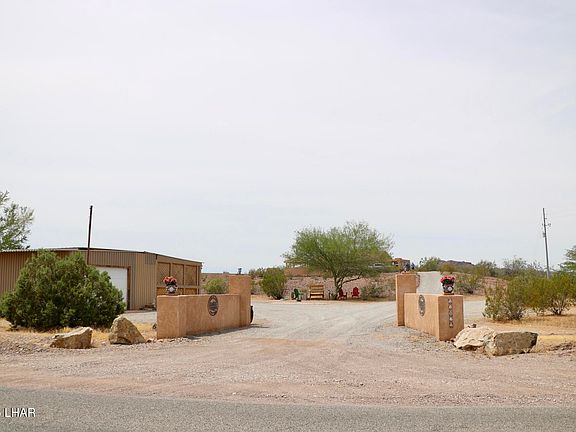 5th image of 42832 La Posa Rd