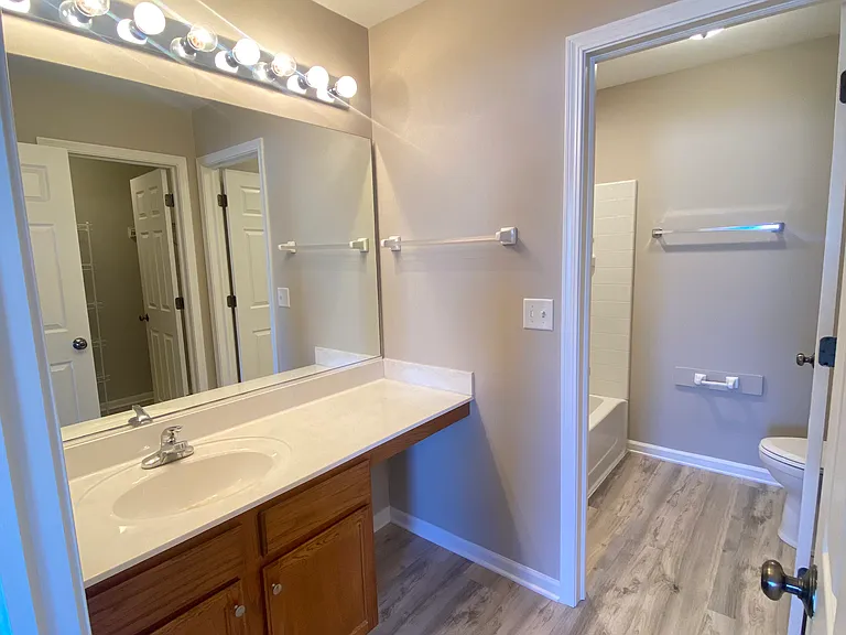 1110 Burns Ln — Photo 11