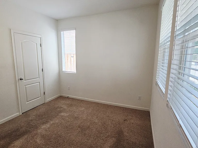 5444 Gallier Loop — Photo 17