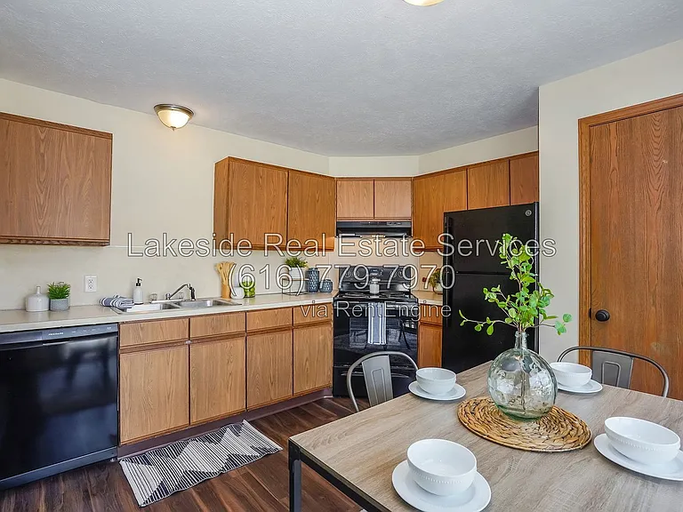 Hamilton Park Apartments — Photo 9