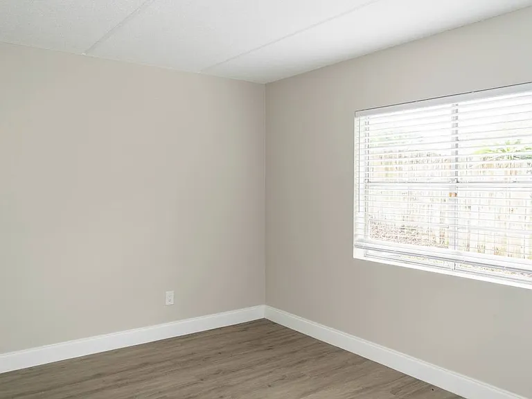 Ridge Apartments — Photo 38