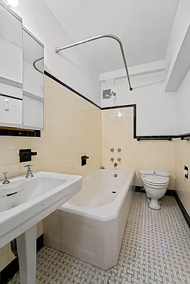 Sold by Akam Sales and Brokerage | media 7