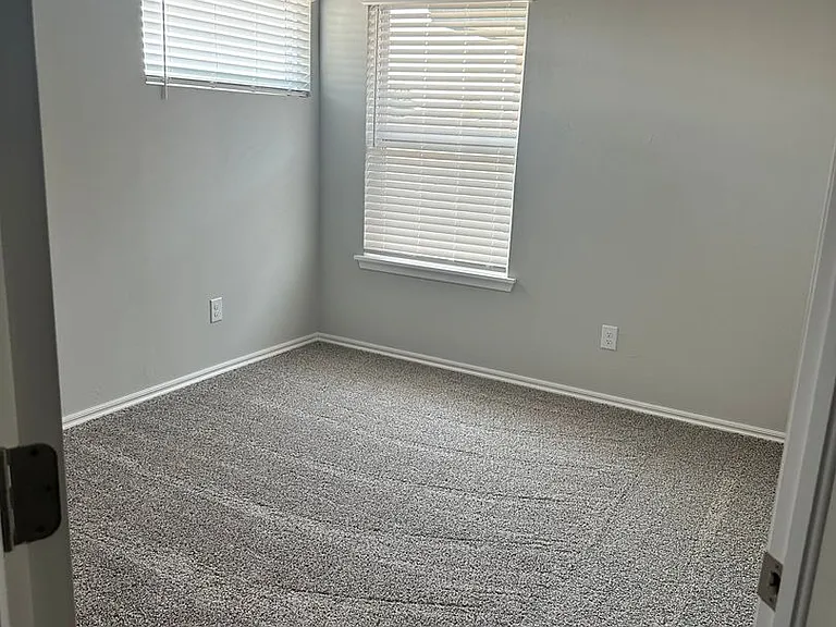 230 SW 34th St #1213 — Photo 5