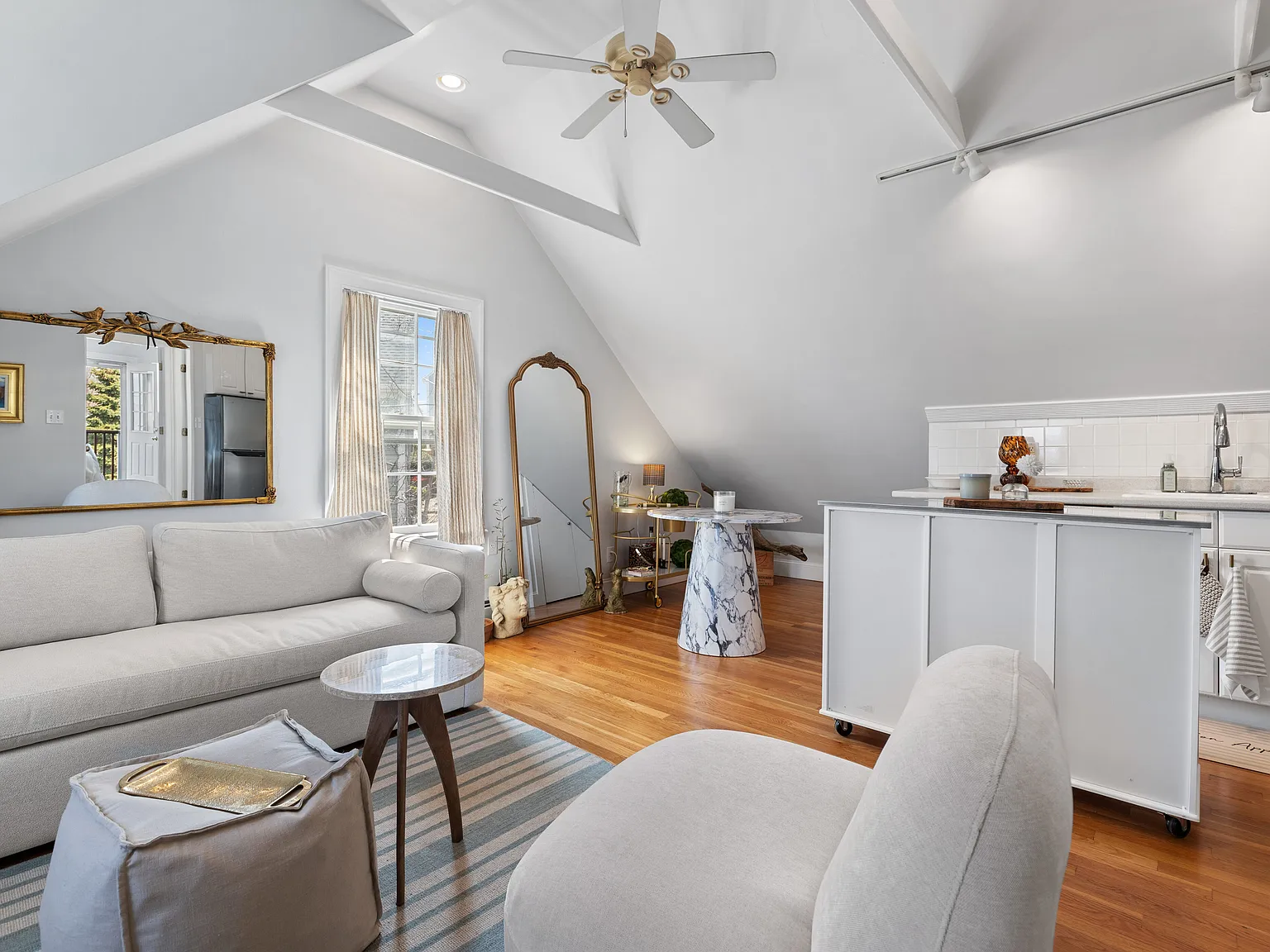 1 bed, 693 sqft, $3,150 — Photo 4