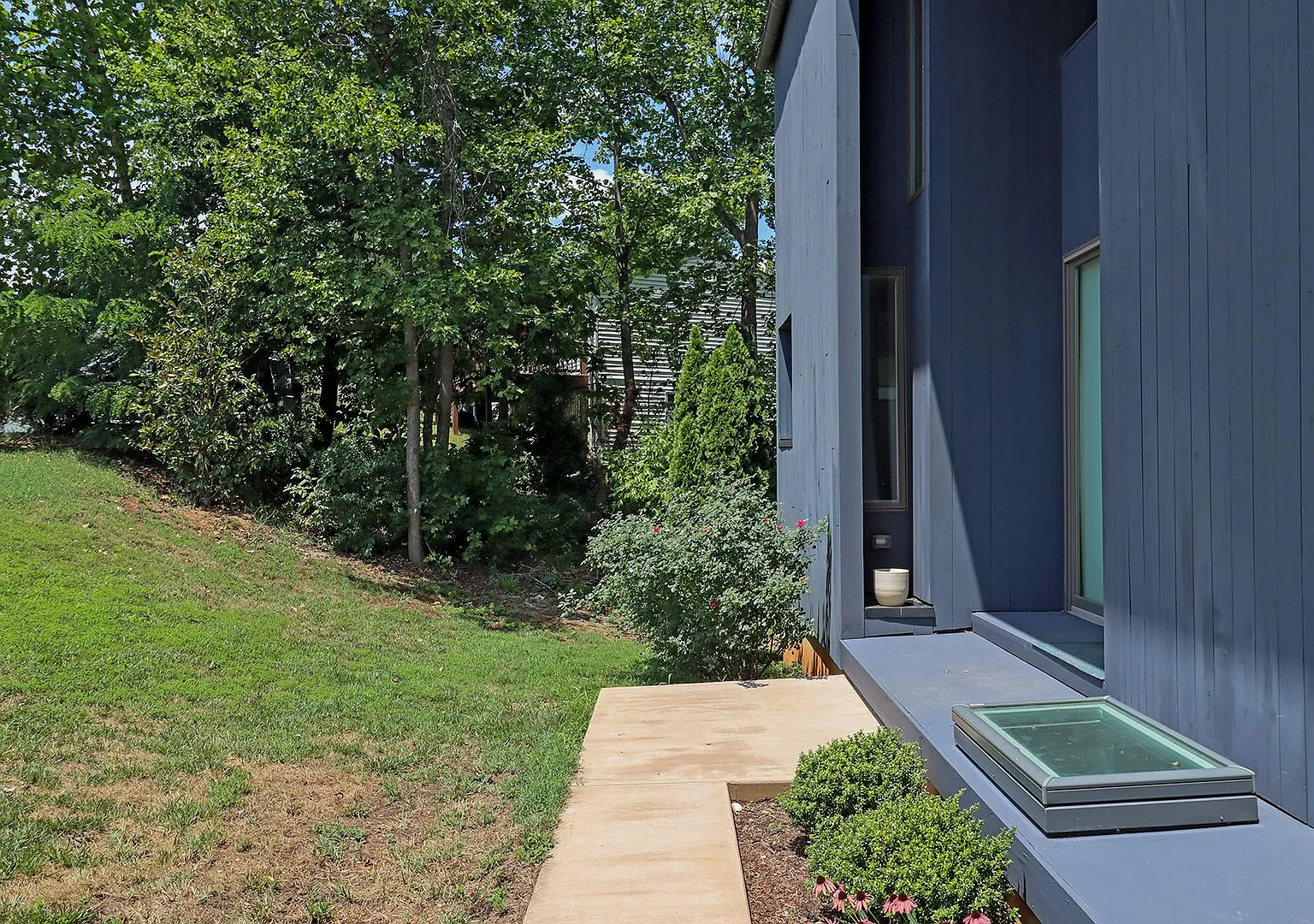 Spacious Contemporary Home Near Downtown & UVA - Pets Are Welcome! — Photo 2
