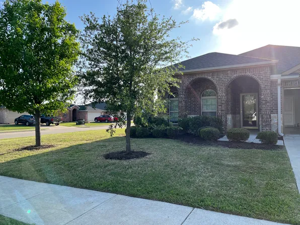 3003 Lake Side Dr, Sanger, TX 76266