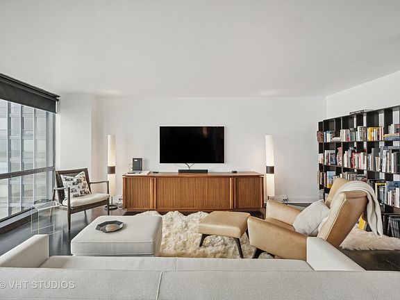 5th image of 900 N Lake Shore Dr #817