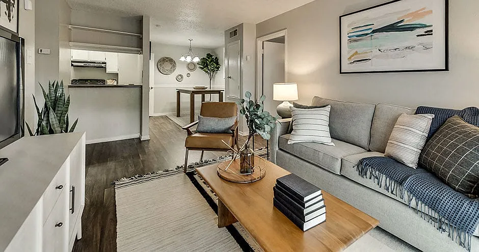 River Oaks Apartments — Photo 3